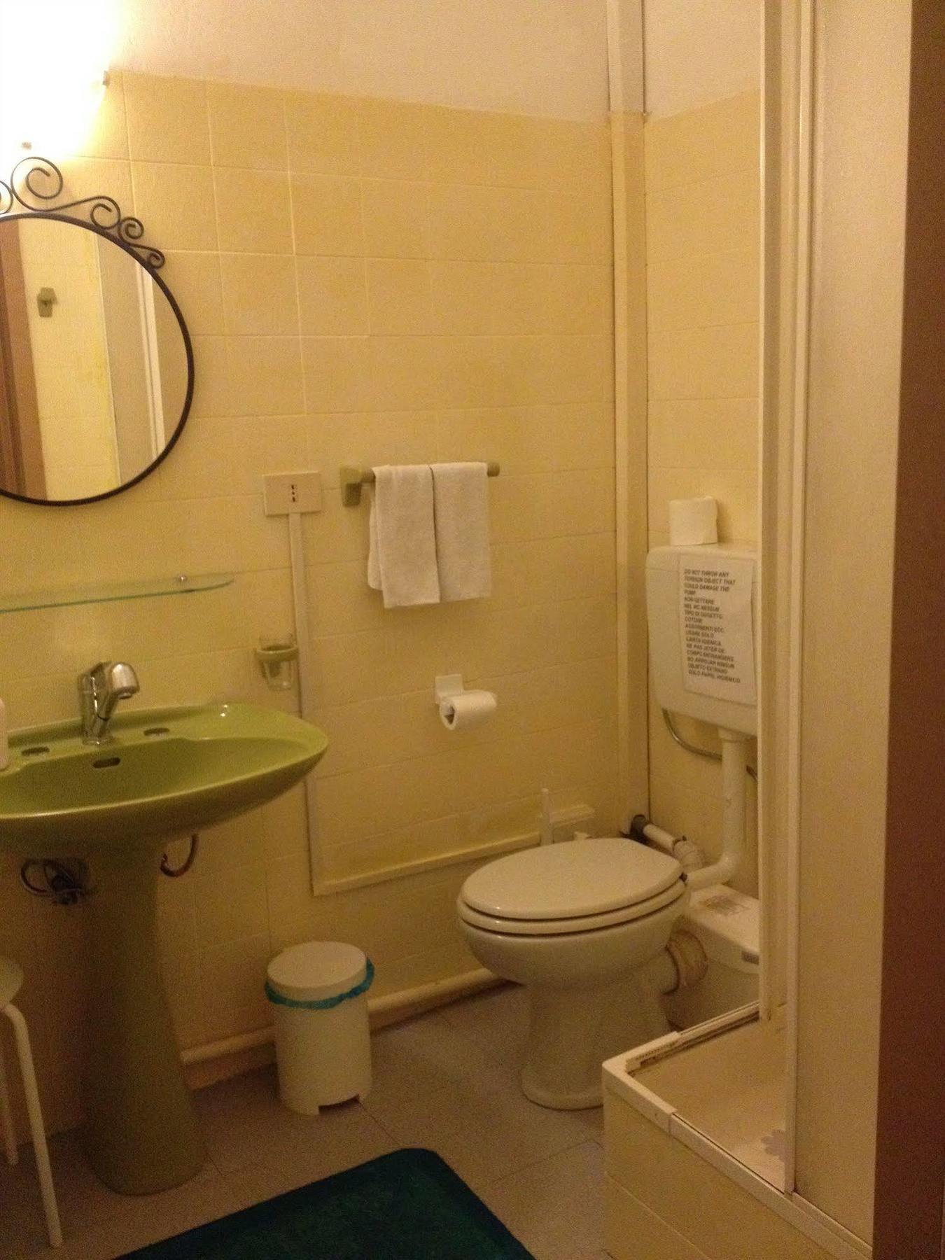 Albergo Carola Genova Esterno foto